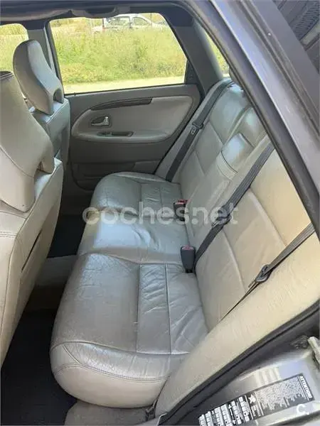 Usado Volvo V40 109 CV (80 kW) 2003 Gris / plata Familiar