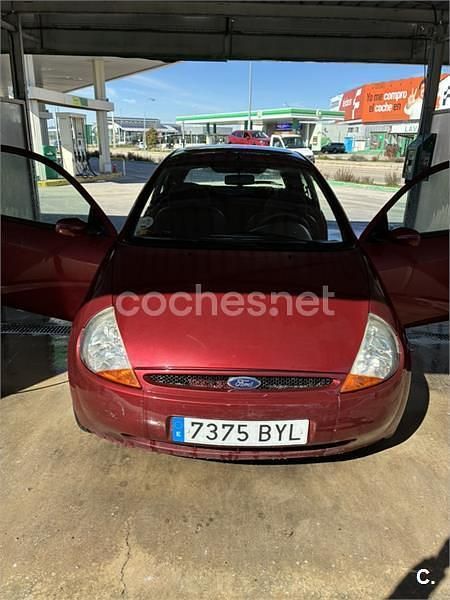 Usado Ford Ka 60 CV (44 kW) 2002 Granate Utilitario