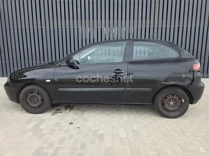 Usado Seat Ibiza Stella 75 CV (55 kW) 2004 Negro Utilitario