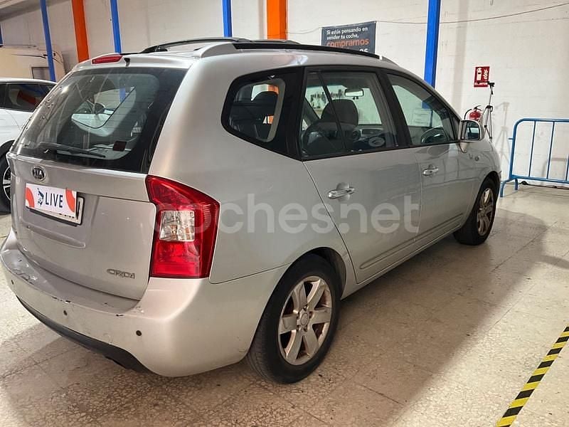 Usado Kia Carens Active 140 CV (102 kW) 2009 Gris / plata Monovolumen