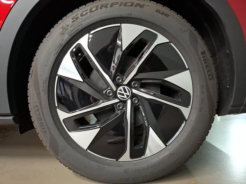 Usado VW ID.4 Pro 150 kW (204 CV) 2025 Rojo intenso metalizado SUV