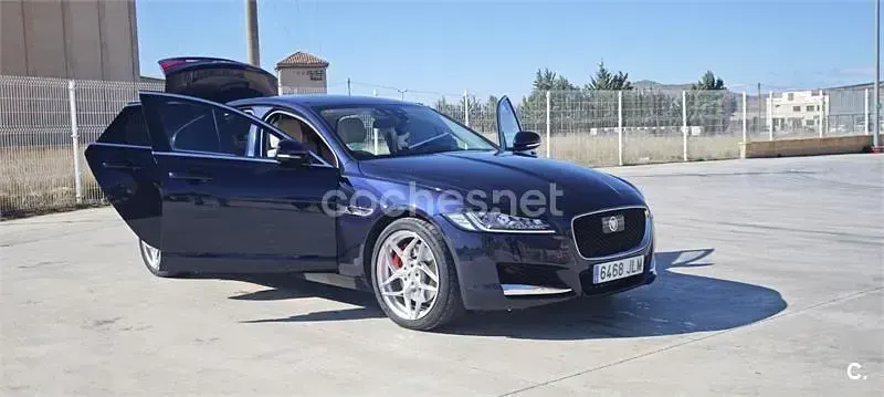 Usado Jaguar XF Portfolio 300 CV (220 kW) 2016 Azul Berlina