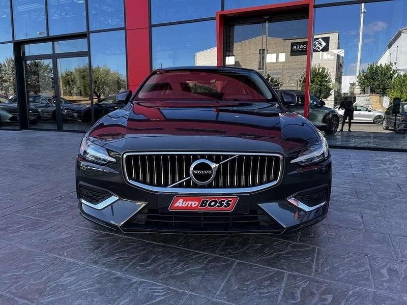 Usado Volvo S60 163 CV (119 kW) 2022 Gris Berlina