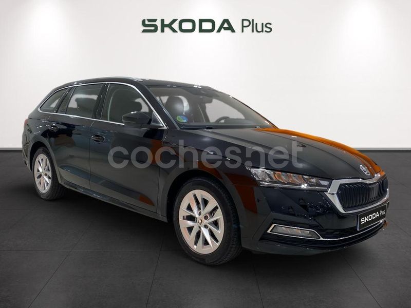 Negro Usado 2024 Skoda Octavia Selection Familiar | 24.990 € (Super precio) - Imagen 1/4