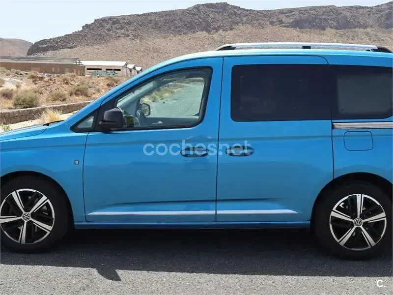 Usado VW Caddy 122 CV (89 kW) 2021 Azul Monovolumen