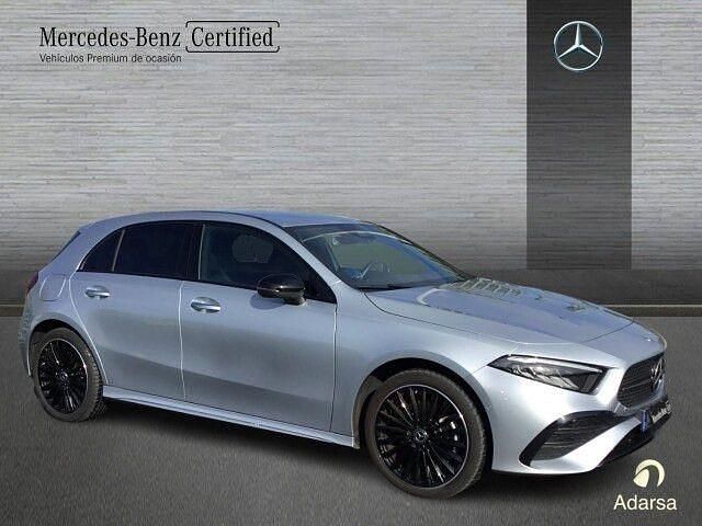Usado Mercedes A250 AMG line 218 CV (160 kW) 2025 Plata hightech Berlina