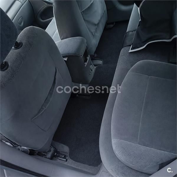 Usado Renault Laguna II Authentique 123 CV (90 kW) 2001 Beige Berlina