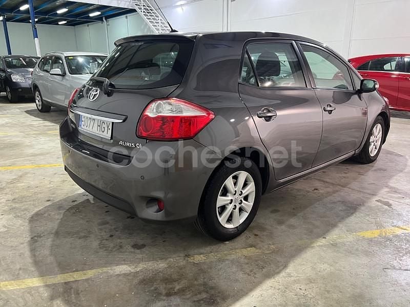 Usado Toyota Auris Active 90 CV (66 kW) 2011 Negro Berlina