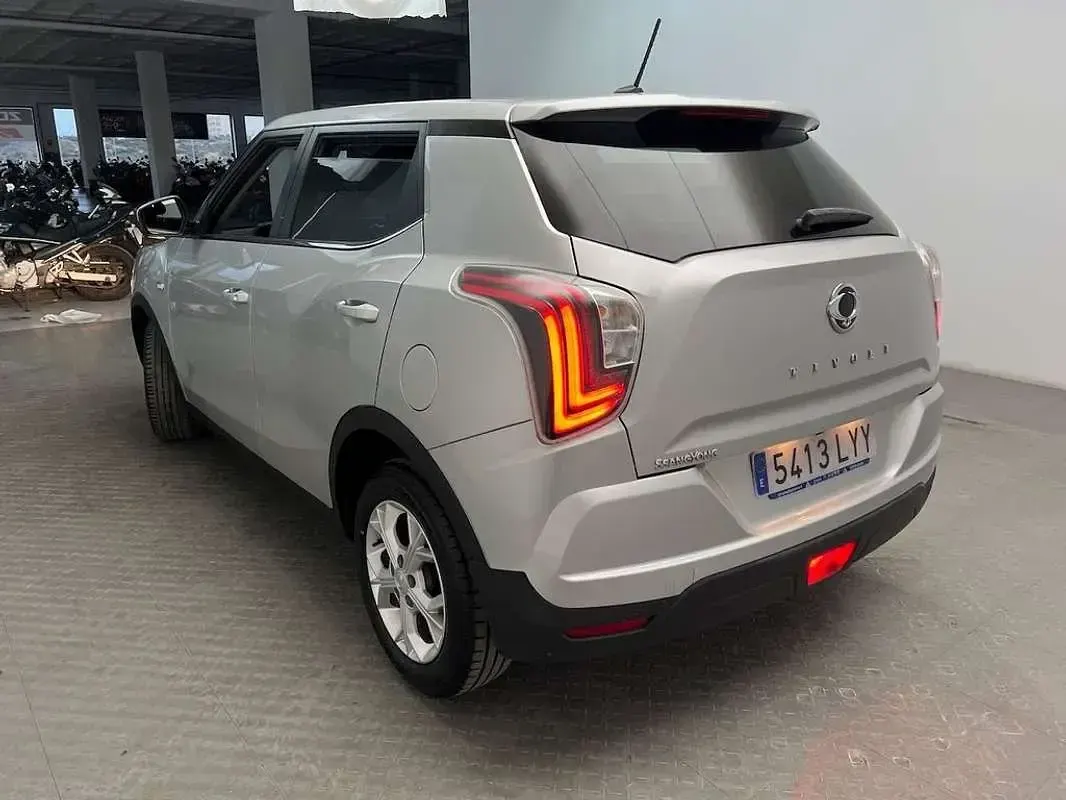 Usado SsangYong Tivoli 128 CV (94 kW) 2022 Gris / plata SUV