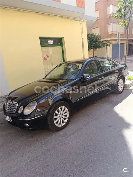 Usado Mercedes E280 Classic 190 CV (139 kW) 2007 Negro Berlina