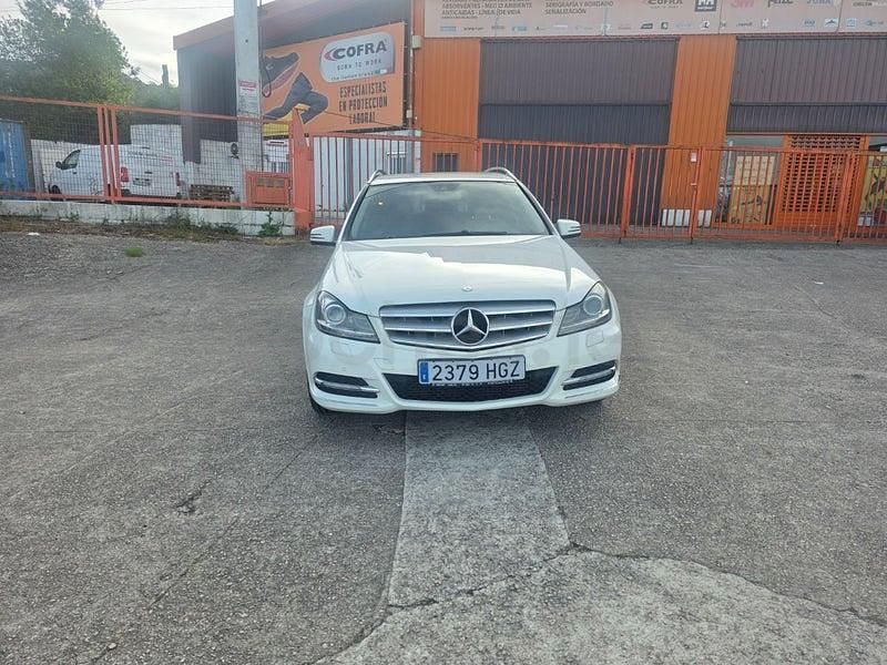 Usado Mercedes C220 170 CV (125 kW) 2011 Blanco Familiar