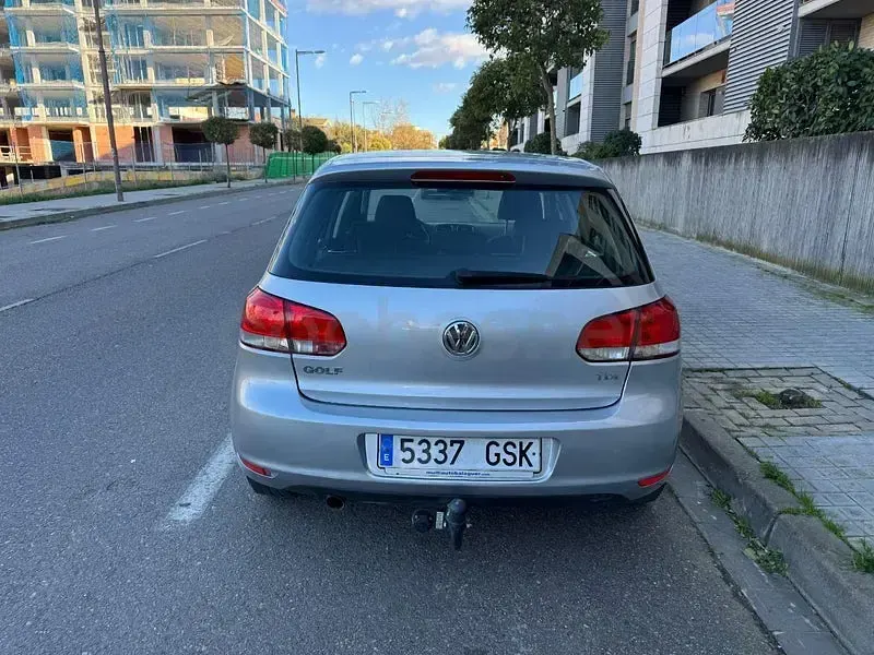Usado VW Golf VI 105 CV (77 kW) 2010 Gris / plata Utilitario