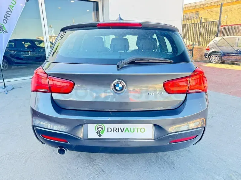 Usado BMW 118 150 CV (110 kW) 2019 Gris / plata Utilitario
