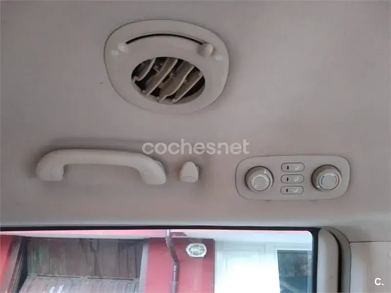 Usado Kia Carnival EX 185 CV (136 kW) 2007 Negro Monovolumen