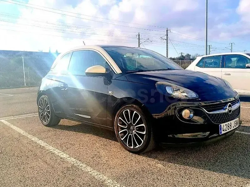 Usado Opel Adam Glam 87 CV (63 kW) 2016 Negro Utilitario