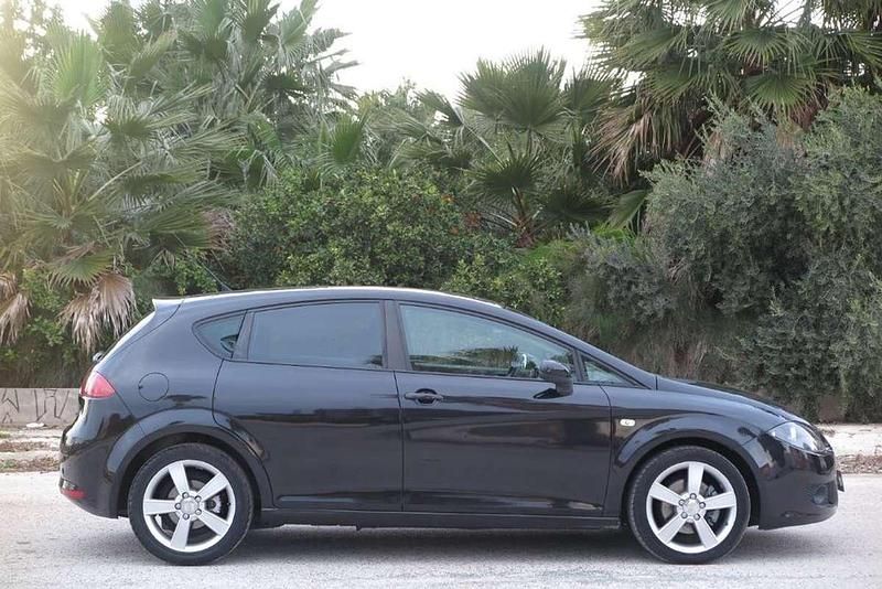 Usado Seat Leon Sport 140 HP (102 kW) 2006 Preto Citadino