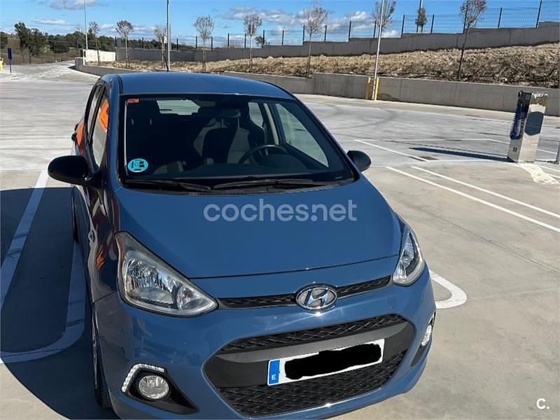 Usado Hyundai i10 Blackline 87 CV (63 kW) 2015 Azul Utilitario
