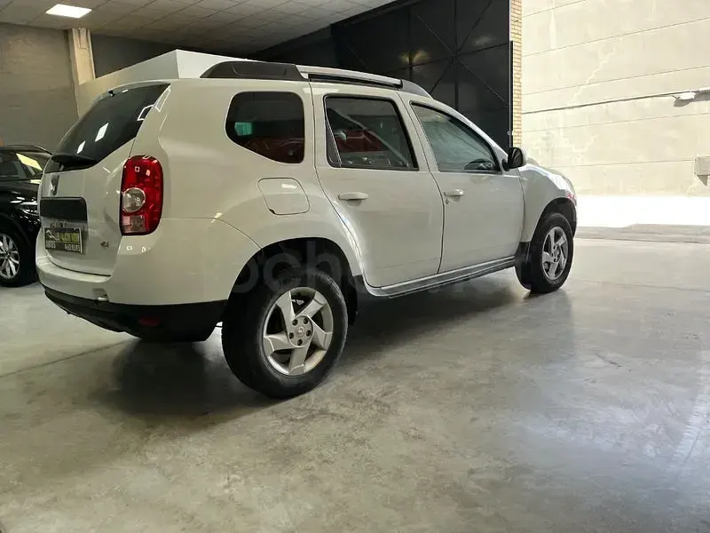 Usado Dacia Duster Ambiance 107 CV (78 kW) 2012 Blanco SUV
