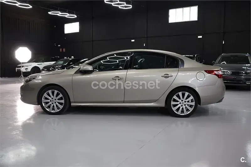 Usado Renault Latitude Privilege 175 CV (128 kW) 2012 Beige Berlina