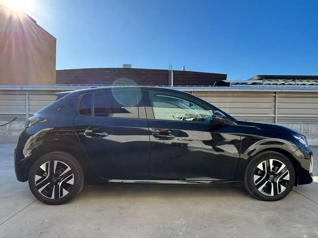 Usado Peugeot 208 Allure 101 HP (74 kW) 2025 Preto Citadino