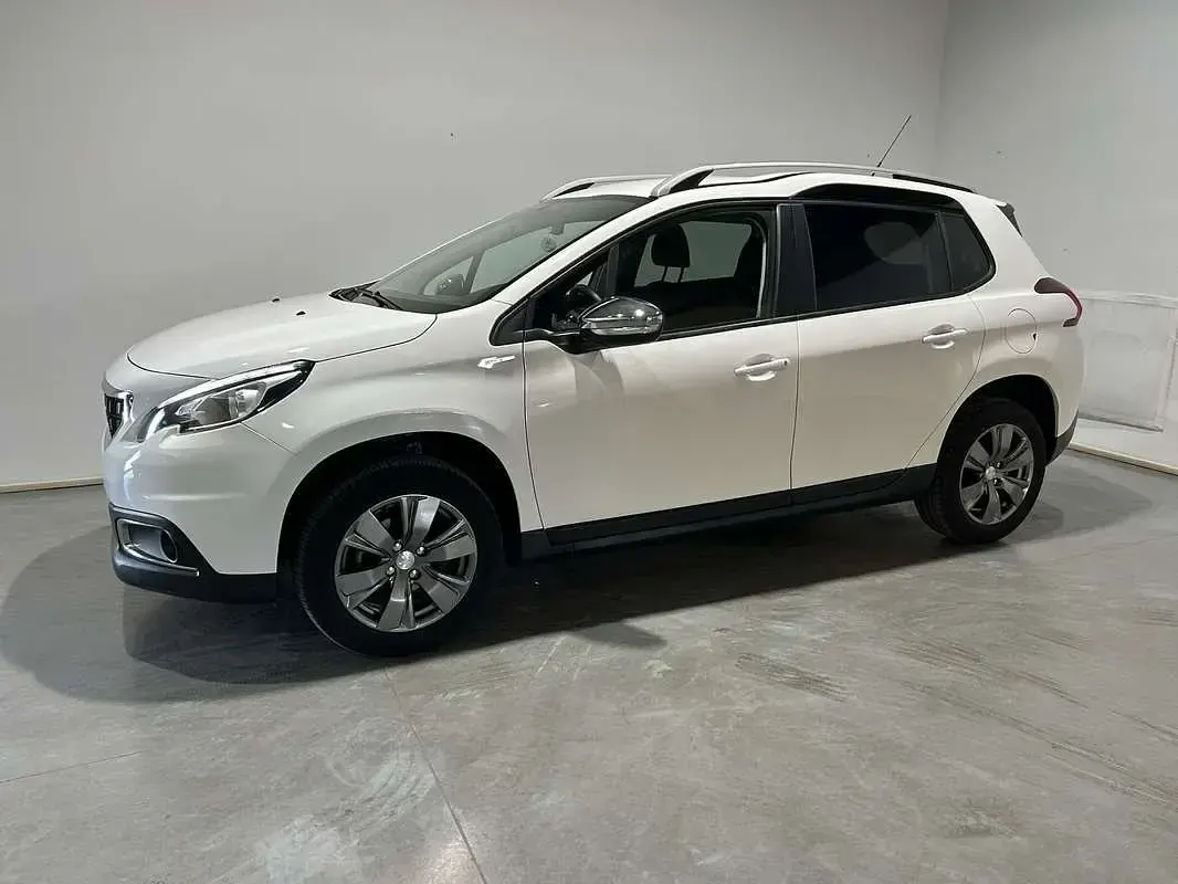 Usado Peugeot 2008 Style 82 CV (60 kW) 2018 Blanco SUV