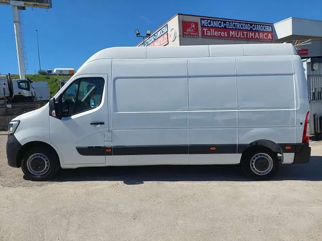 Usado Renault Master 135 CV (99 kW) 2023 Blanco Monovolumen