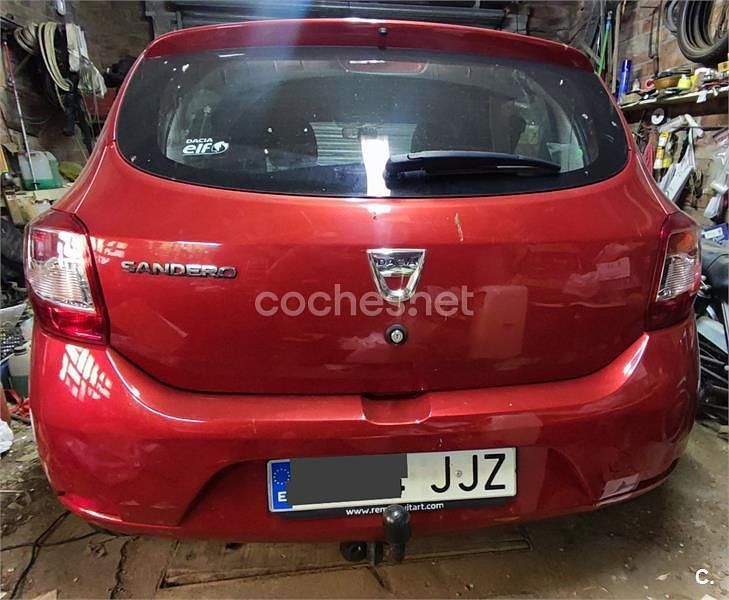 Usado Dacia Sandero 90 HP (66 kW) 2015 Vermelho Sedan