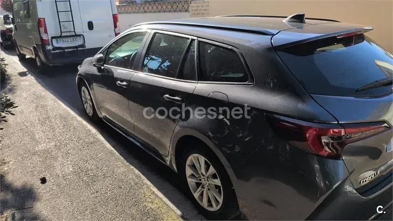 Usado Toyota Corolla Active 140 CV (102 kW) 2025 Gris / plata Familiar
