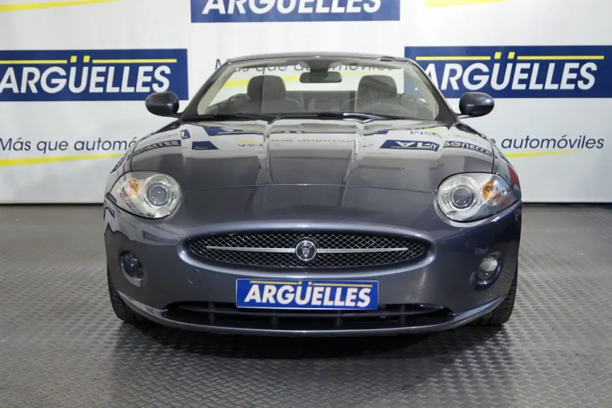 Usado Jaguar XK 298 CV (219 kW) 2006 Gris Descapotable