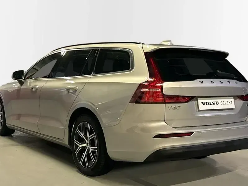 Usado Volvo V60 Core 197 CV (144 kW) 2025 Beige Familiar
