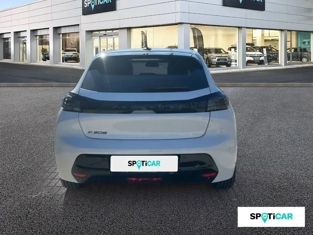 Usado Peugeot e-208 Active 100 kW (136 CV) 2024 Blanco Utilitario