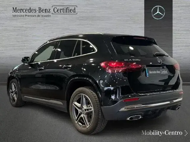 Usado Mercedes GLA250 218 CV (160 kW) 2025 Negro cosmos SUV