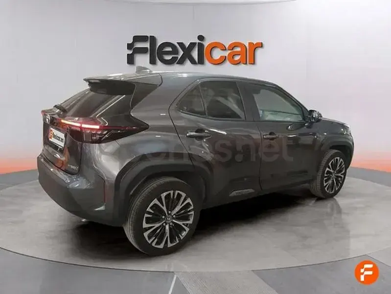 Usado Toyota Yaris Cross Active 116 CV (85 kW) 2024 Gris / plata SUV