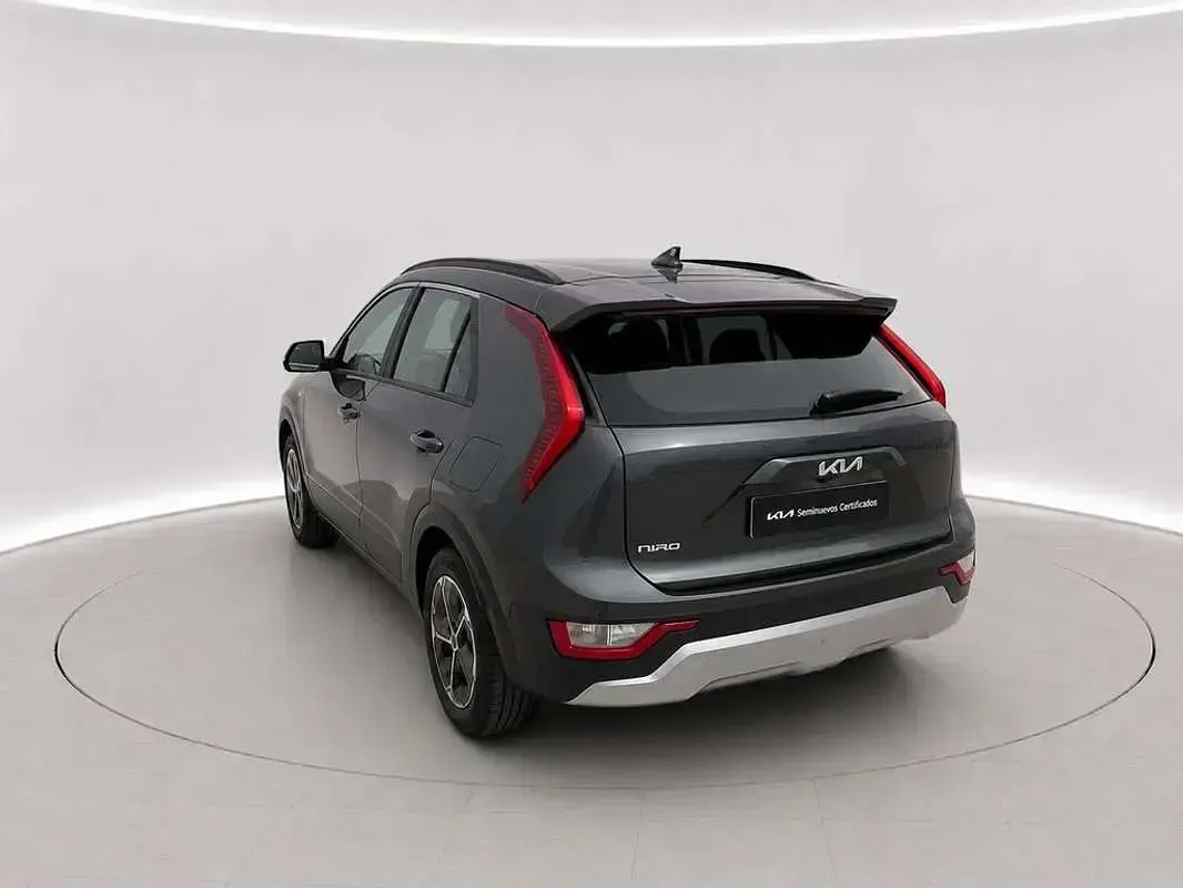 Usado Kia Niro 139 CV (102 kW) 2025 Gris SUV