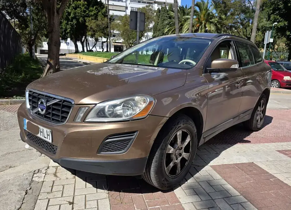 Usado Volvo XC60 Momentum 163 CV (119 kW) 2012 Marrón SUV