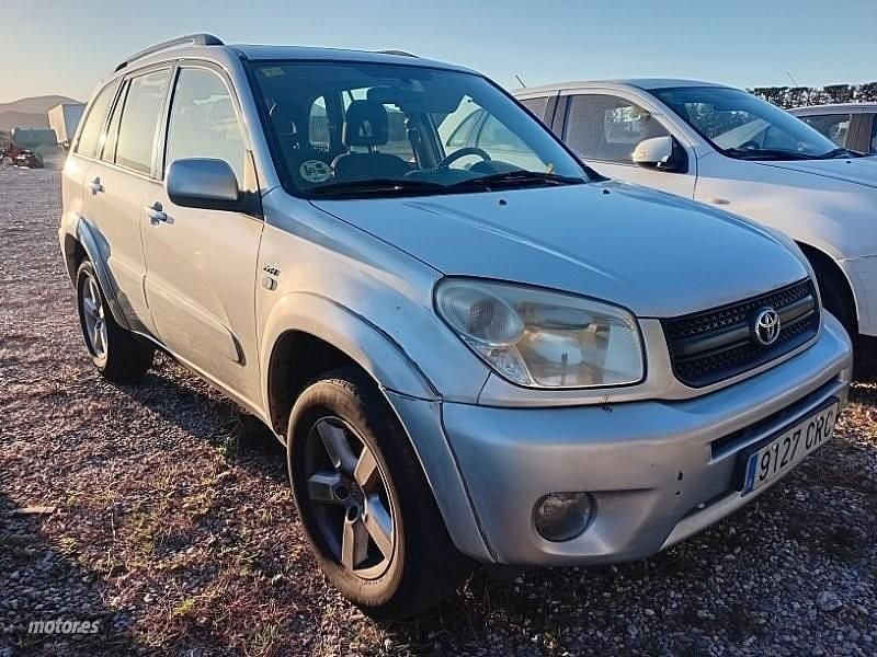 Usado Toyota RAV4 150 CV (110 kW) 2004 Plateado SUV