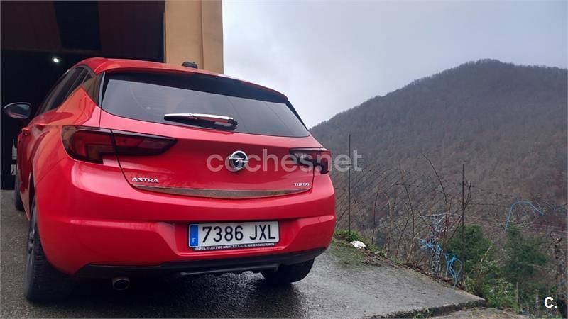 Usado Opel Astra Selective 125 CV (91 kW) 2017 Rojo Berlina