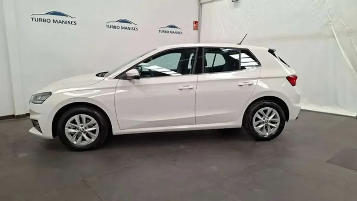Usado Skoda Fabia 80 CV (58 kW) 2022 Blanco Utilitario