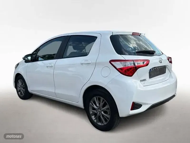 Usado Toyota Yaris Active 69 CV (50 kW) 2019 Blanco Berlina