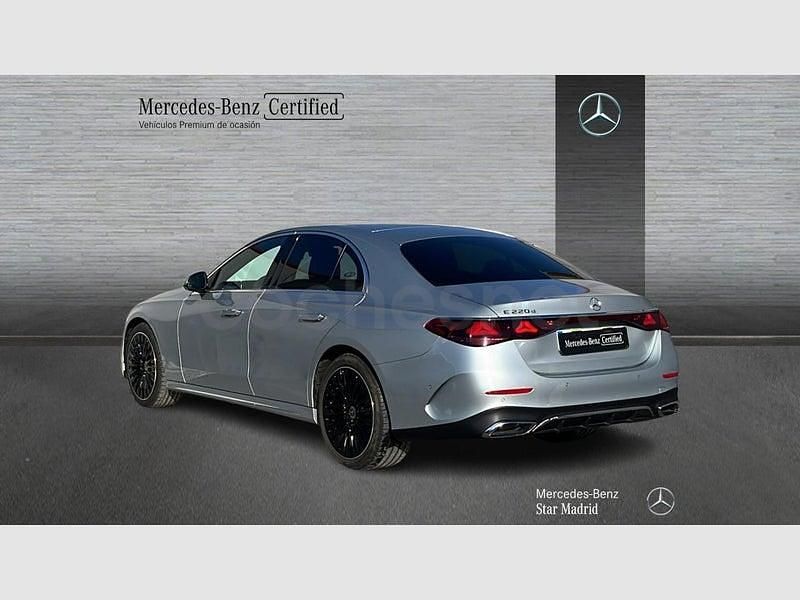 Usado Mercedes E220 197 CV (144 kW) 2025 Gris / plata Berlina