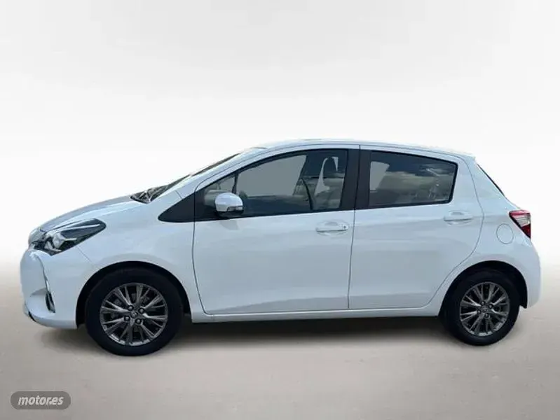 Usado Toyota Yaris Active 69 CV (50 kW) 2019 Blanco Berlina