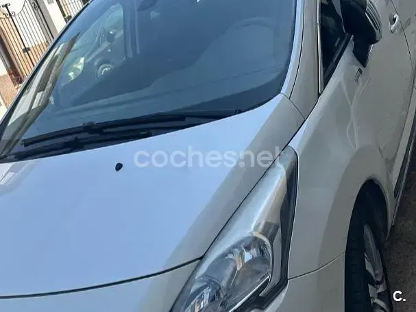 Usado Peugeot 3008 Style 120 CV (88 kW) 2015 Blanco Familiar