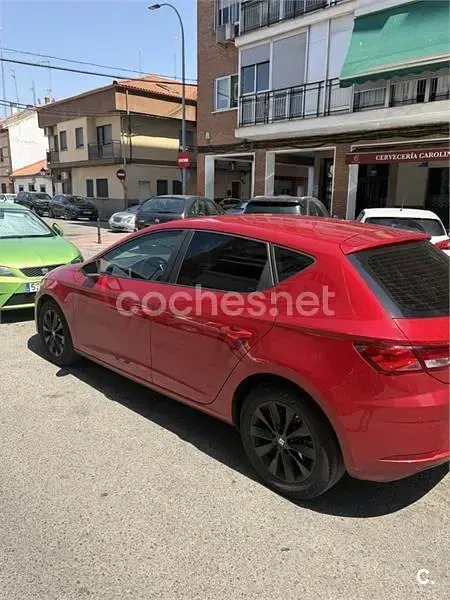 Usado Seat Leon Style 125 CV (91 kW) 2018 Rojo Berlina