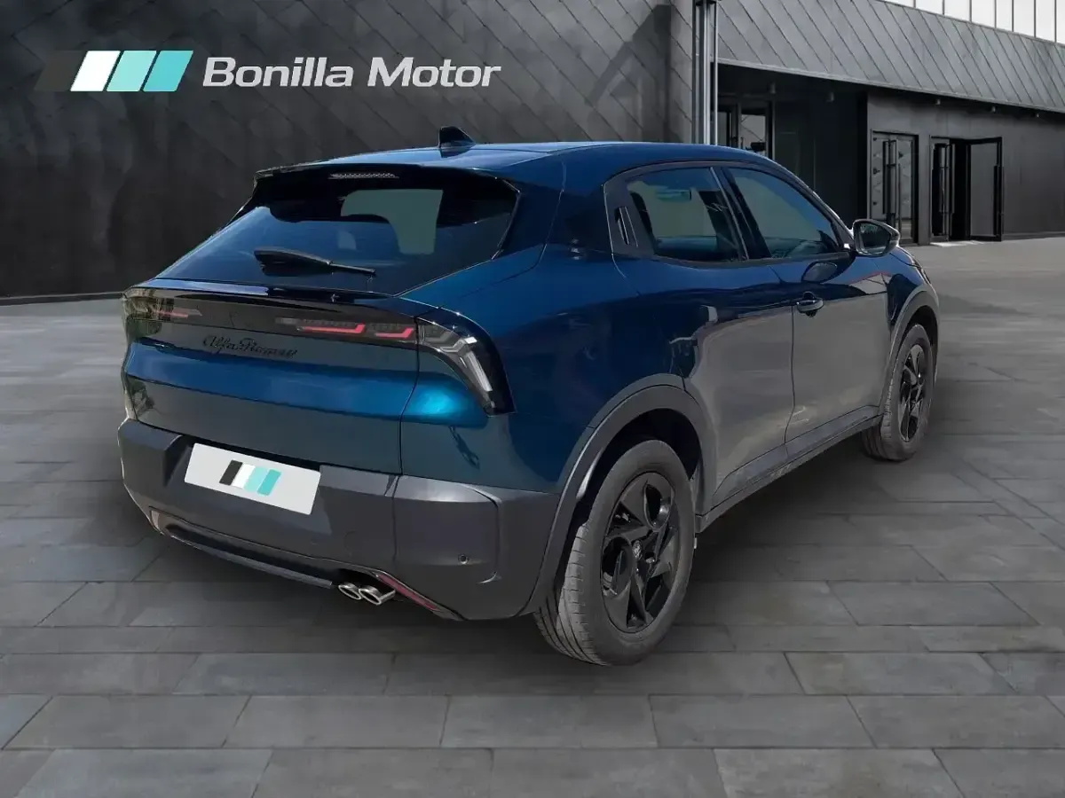 Usado Alfa Romeo Junior 136 CV (100 kW) 2025 Azul SUV