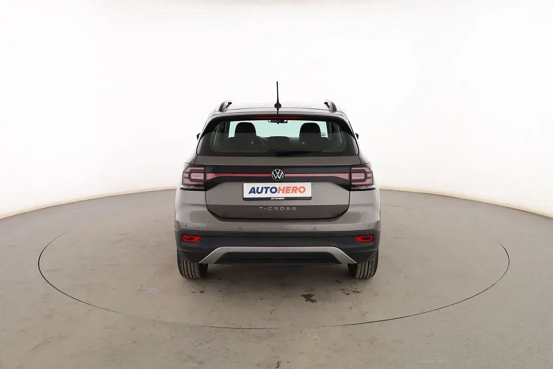 Usado VW T-Cross Advance 95 CV (69 kW) 2020 Gris SUV