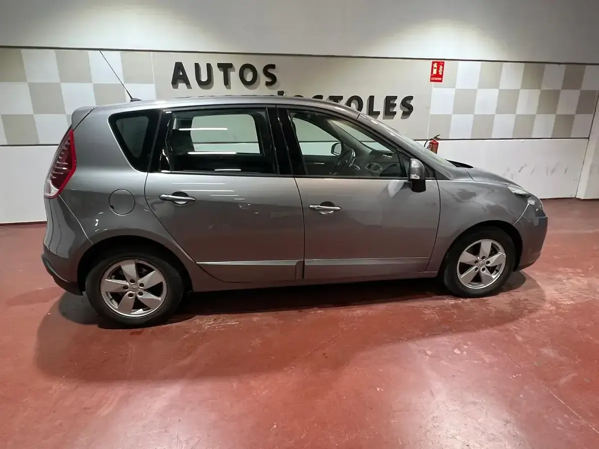 Usado Renault Scenic E-Tech Dynamique 130 CV (95 kW) 2009 Gris
