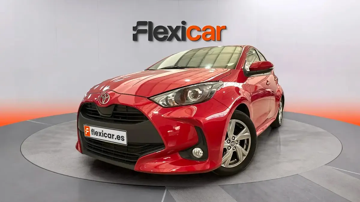 Usado Toyota Yaris Hybrid Active 116 CV (85 kW) 2025 Rojo Berlina