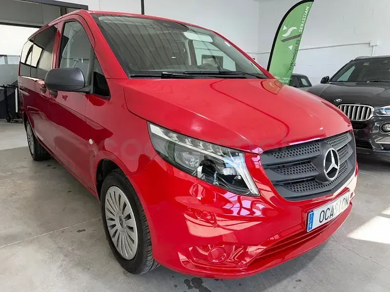 Usado Mercedes Vito 136 CV (100 kW) 2024 Rojo Van