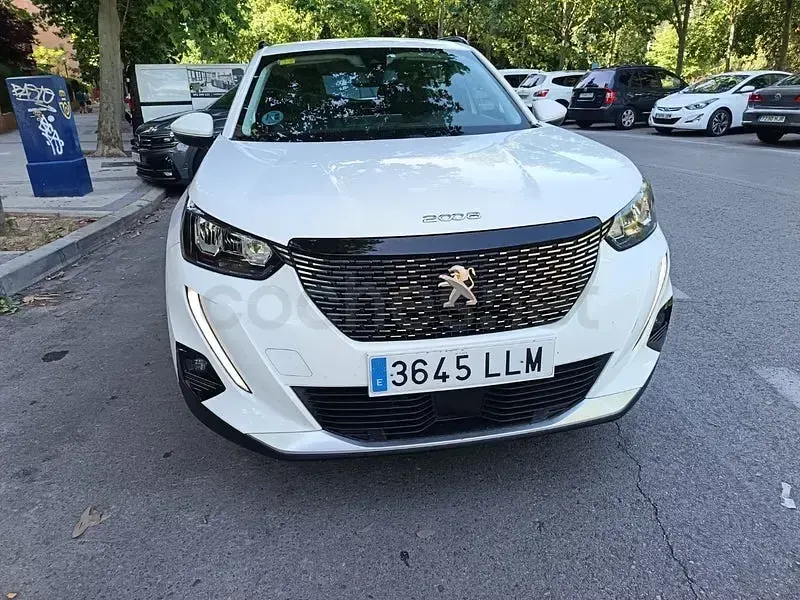 Usado Peugeot 2008 Allure 100 CV (73 kW) 2020 Blanco SUV