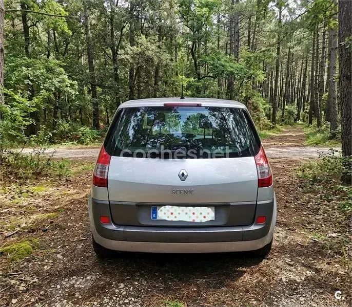 Usado Renault Scenic E-Tech Dynamique 105 CV (77 kW) 2006 Gris / plata Monovolumen